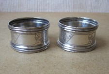 2 ronds de serviette quasiment