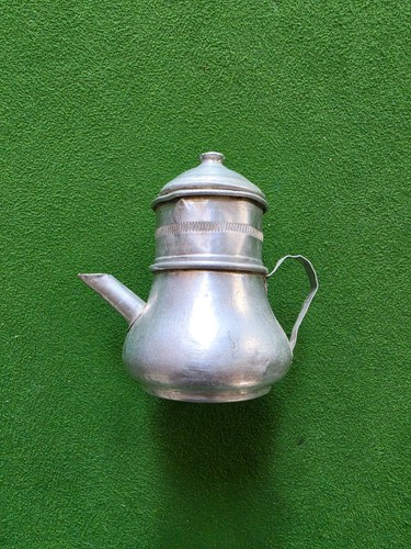 Théière miniature ancienne