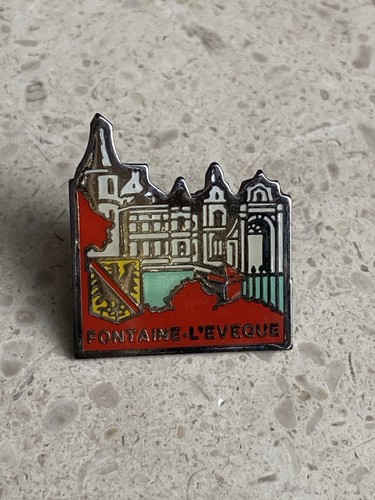 Pin fontaine évêque - pin’s,