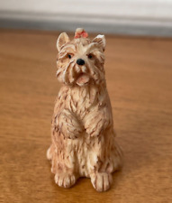 Very small dog figure in adorable resin H = 3.8cm
