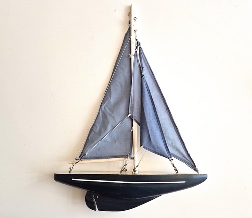 Sloop voilier bassin - bassin, ancien