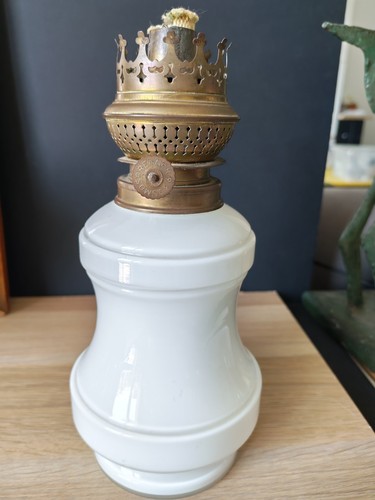 Ancienne lampe pétrole - à,