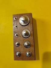 boite de 9 poids en laiton de