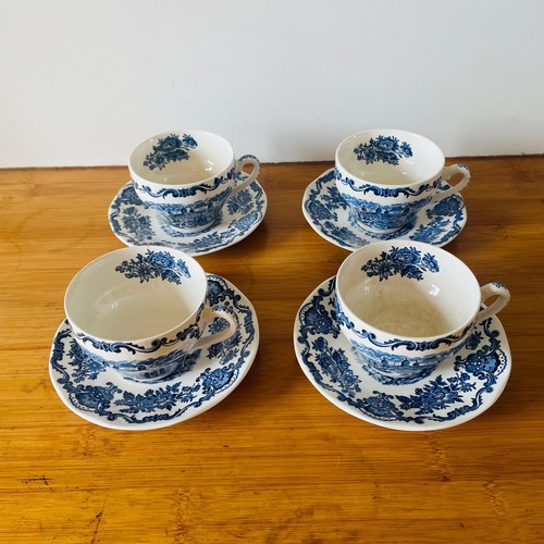 Lot tasses et - de,