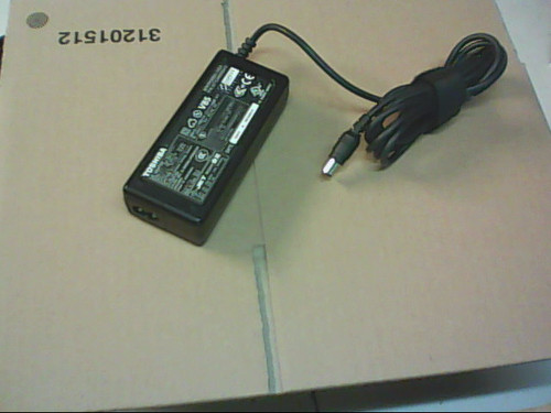 Chargeur toshiba adp 60rh - chargeur,