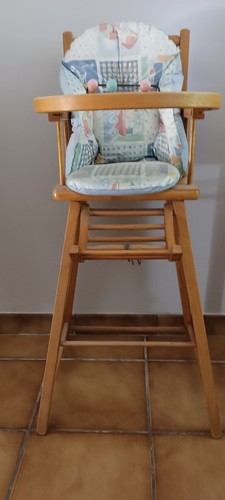 Chaise haute bébé - haute,