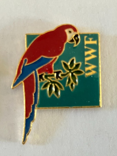 Pin wwf perroquet - pin's,