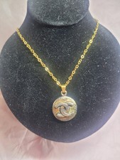 Collier Upcyclé Avec Bouton