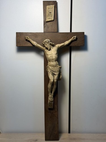 Crucifix mural ancien bois