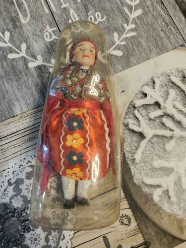 Poupée folklorique russe