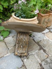 Sellette murale pour statue