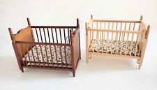 lit enfant miniature en bois chêne ou noyer ,  maison de poupée, vitrine M4