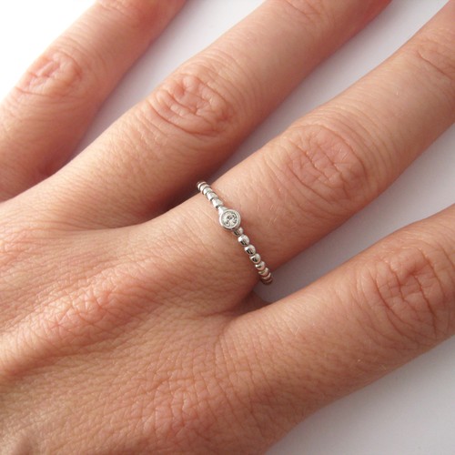 Bague fine anneau perlé
