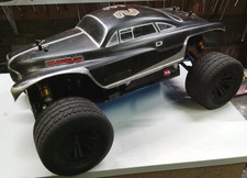 Truggy Brushless 1/8 av Radio