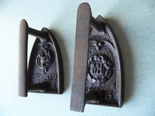 Lot de 2 anciens fers à