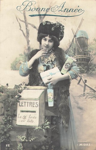 Bonne annee femme elegante - cp,