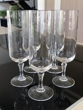 Lot 5 flutes à champagne