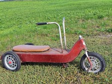 Voiture à pédales ancienne