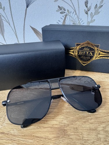 Lunette soleil neuve - de,