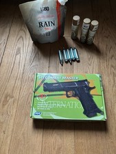 réplique airsoft métal neuf en parfait état . Avce cartouche de CO2 et lubrifian