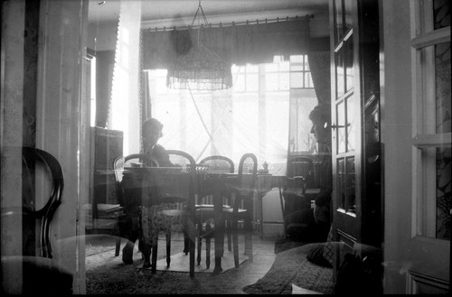 Double exposition femme - , assise