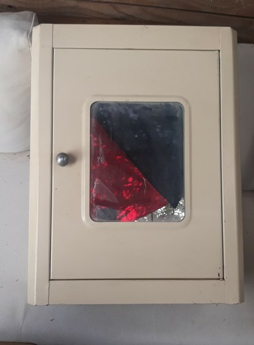 Ancienne armoire pharmacie - ancienne,