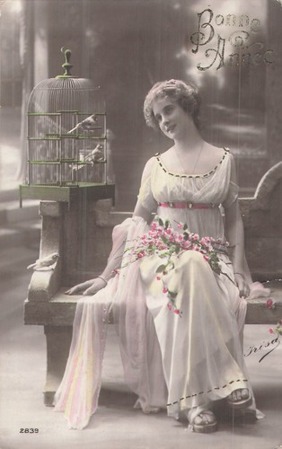 Bonne annee femme elegante - cp,