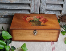 ANCIENNE BOITE A COUTURE