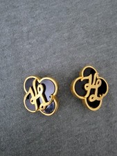 boucles d'oreilles signé Karl