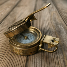 Ancienne boussole de poche