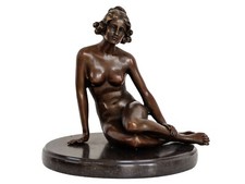 Statuette de femme nue - pose