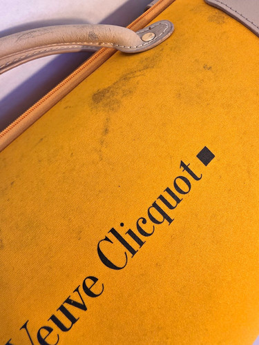 Veuve clicquot yellow city - yellow,