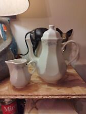 Théière Et Pot À Lait