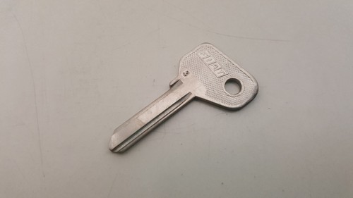 Clé brute tailler fiat 127 - À,
