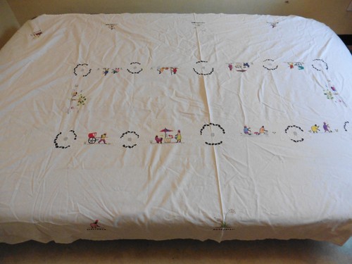 Nappe brodee motifs exotiques - nappe,