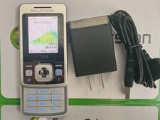 GOOD  Sony Ericsson T303 - 8 MB - Silver (Unlocked) 2G mobile phone