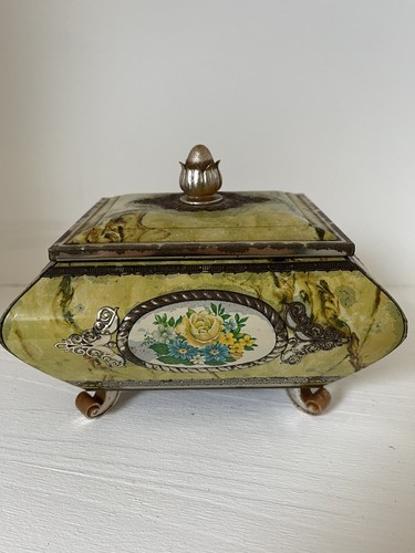 Ancienne boîte métallique