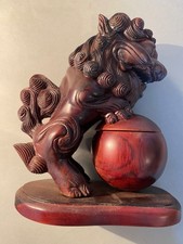 BRÛLE ENCENS EN BOIS SCULPTÉ REPRÉSENTE CHIEN GARDIEN  FOO CHINE