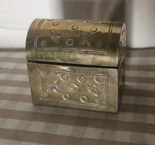 Petit coffre ancien - , en