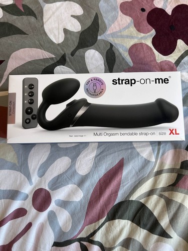 Strap me neuf - strap, strap-on-me