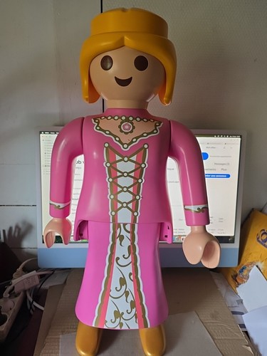 Playmobil figurine géante