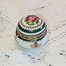 France Vintage - Charming Small Pill Box / Porcelain Box - Collection