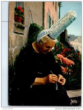 56 - brodeuse du pays