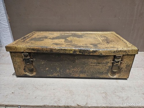 Caisse militaire ancienne
