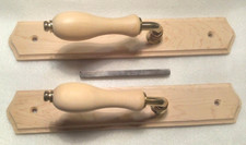 Lot de 2 Poignées de Porte et plaques de Propretés  en Bois Massif Brut "Neufs"