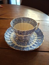 Tasse Et Soucoupe Ancienne