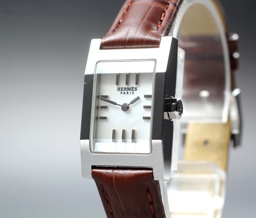 Presque comme neuf montre à - *presque, neuf*