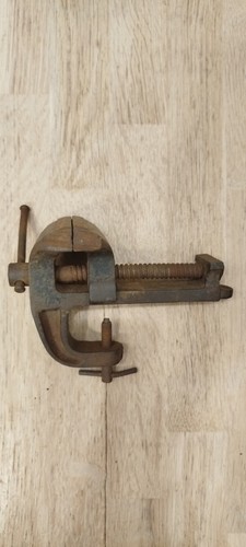Petit étau établi ancien - étau, d'établi