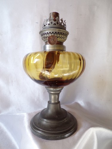 Grosse lampe petrole pied - grosse,