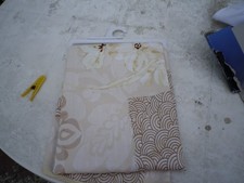 une nappe ronde en poliestere